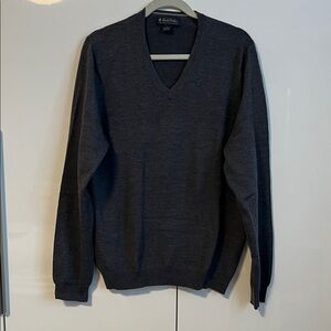 Brooks Brothers Men's V-Neck Charcoal Grey Merino Wool Sweater, Size L